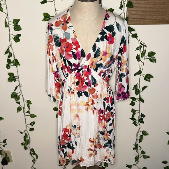 LOVESTITCH 3/4 Flare Sleeve VNeck Boho Floral Swing ALine Beach Mini Dress - Picture 2 of 7